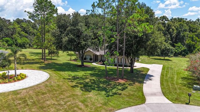 11240 GRANDVIEW DR, Dade City, FL 33525