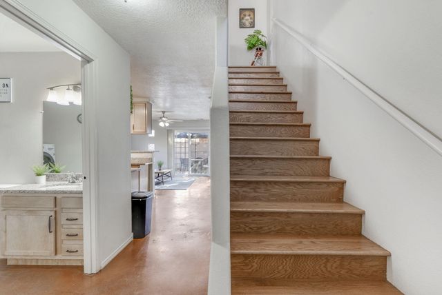 600 8th Street NW D, Albuquerque, NM 87102