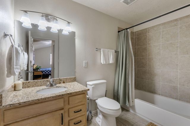 600 8th Street NW D, Albuquerque, NM 87102