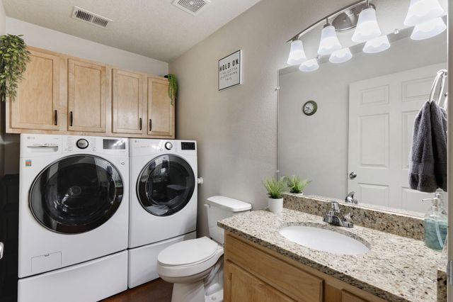 600 8th Street NW D, Albuquerque, NM 87102