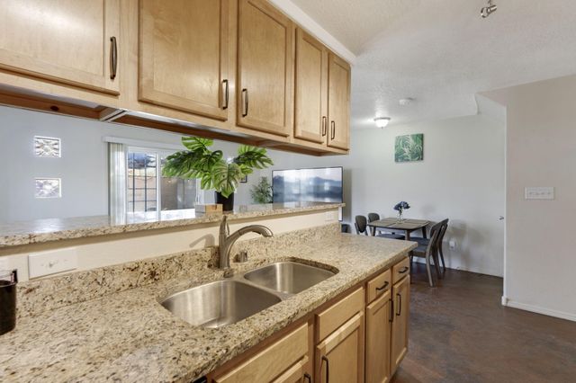 600 8th Street NW D, Albuquerque, NM 87102