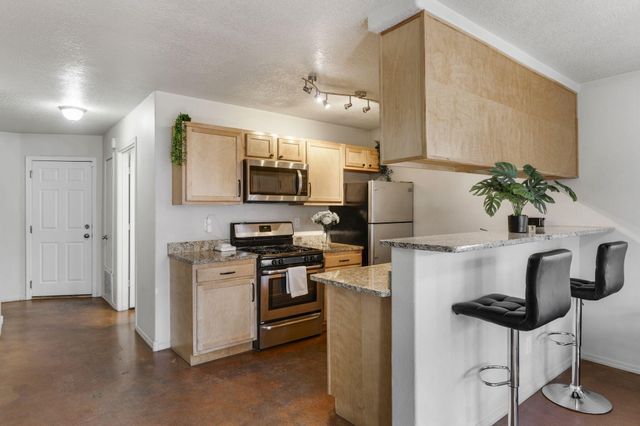 600 8th Street NW D, Albuquerque, NM 87102