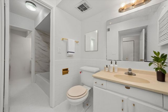 2807 Willow Road 103, Homewood, IL 60430