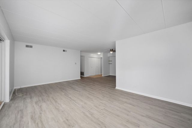 2807 Willow Road 103, Homewood, IL 60430