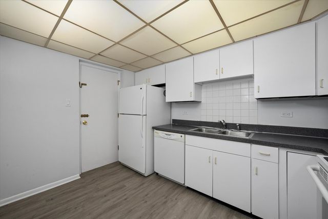 2807 Willow Road 103, Homewood, IL 60430