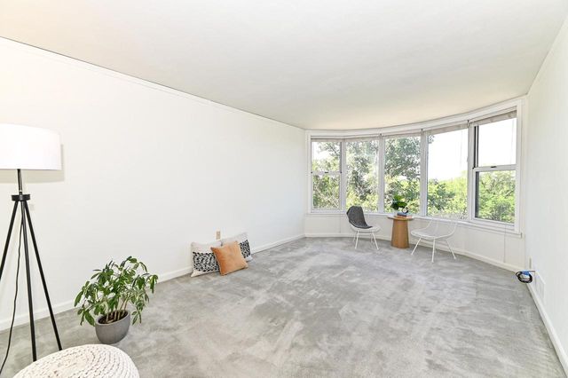 2525 S Shore DRIVE #6B, Milwaukee, WI 53207