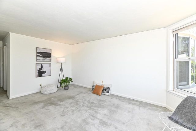 2525 S Shore DRIVE #6B, Milwaukee, WI 53207