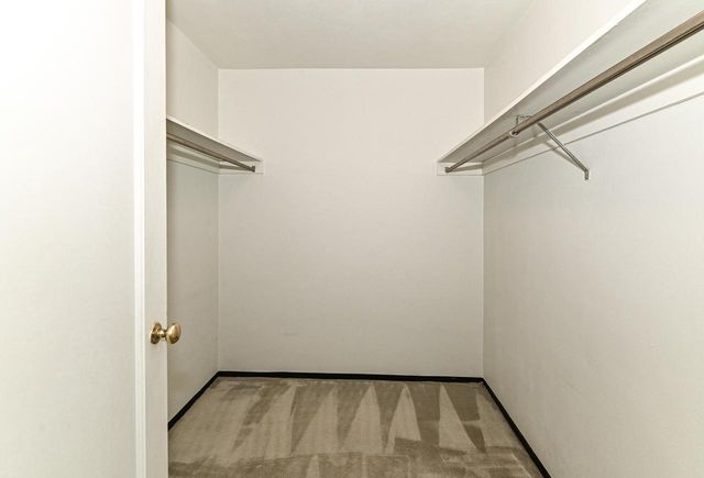 2525 S Shore DRIVE #6B, Milwaukee, WI 53207