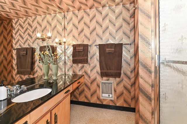 2525 S Shore DRIVE #6B, Milwaukee, WI 53207