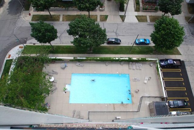 2525 S Shore DRIVE #6B, Milwaukee, WI 53207