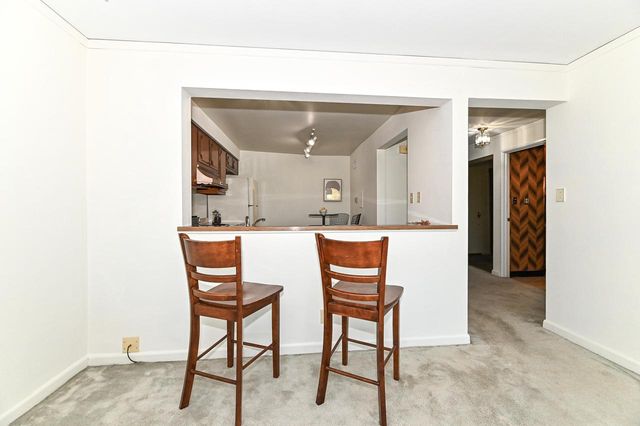 2525 S Shore DRIVE #6B, Milwaukee, WI 53207