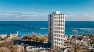 2525 S Shore DRIVE #6B, Milwaukee, WI 53207