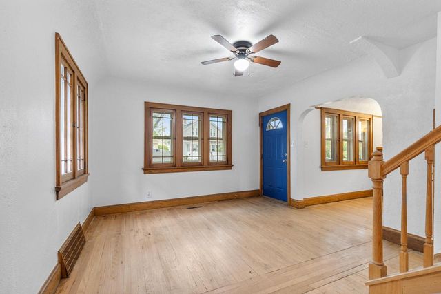 2116 70th STREET, West Allis, WI 53219