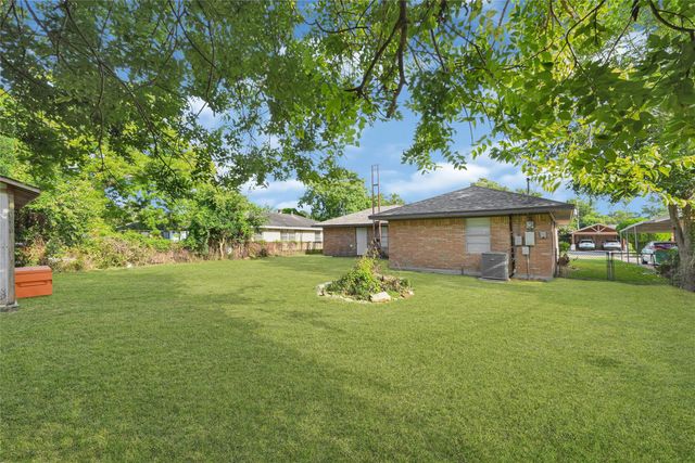 307 Midway Drive, Baytown, TX 77521