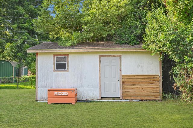 307 Midway Drive, Baytown, TX 77521