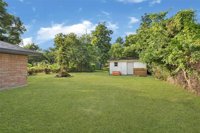 307 Midway Drive, Baytown, TX 77521
