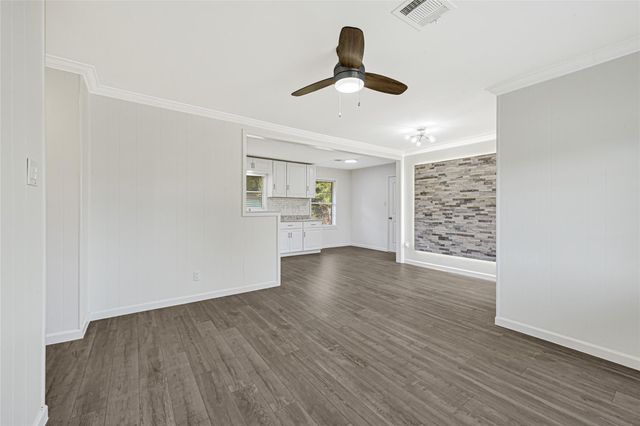307 Midway Drive, Baytown, TX 77521