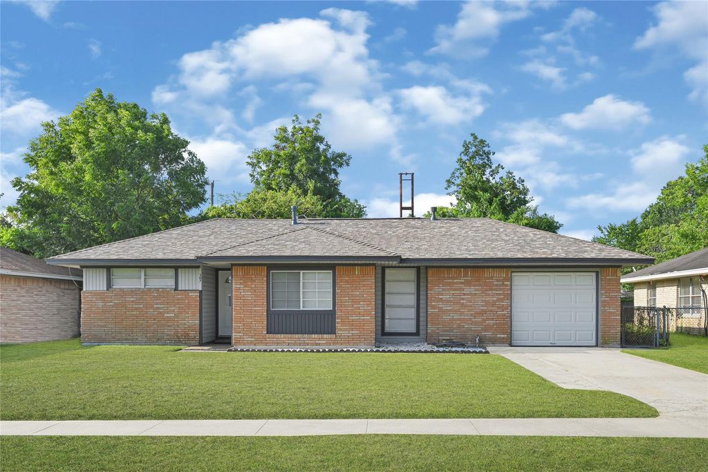 307 Midway Drive, Baytown, TX 77521