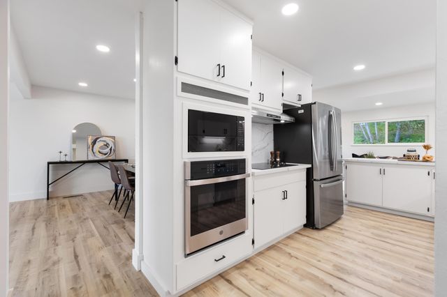 4072 Oak Hill Rd, Oakland, CA 94605