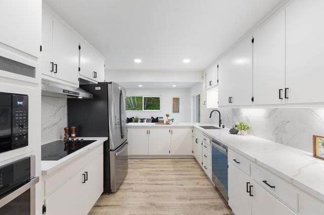 4072 Oak Hill Rd, Oakland, CA 94605