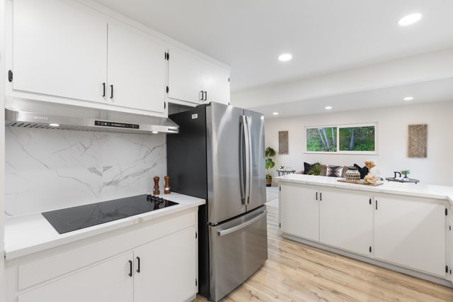 4072 Oak Hill Rd, Oakland, CA 94605