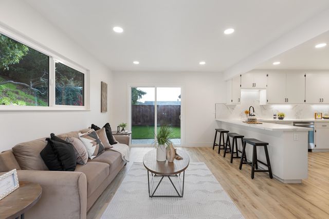 4072 Oak Hill Rd, Oakland, CA 94605