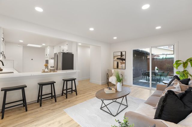 4072 Oak Hill Rd, Oakland, CA 94605