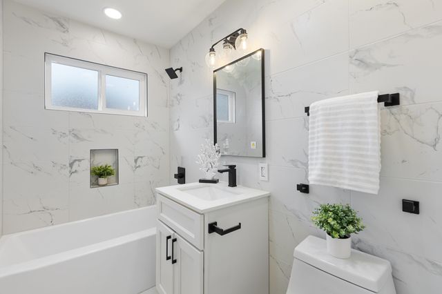 4072 Oak Hill Rd, Oakland, CA 94605