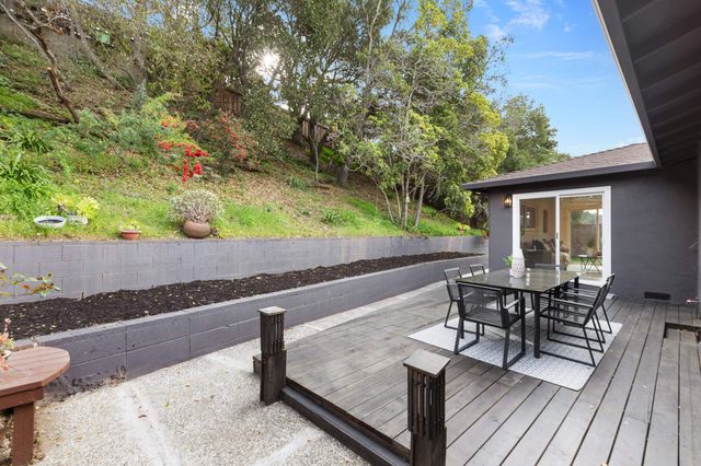 4072 Oak Hill Rd, Oakland, CA 94605