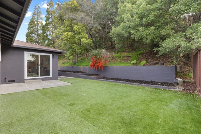 4072 Oak Hill Rd, Oakland, CA 94605