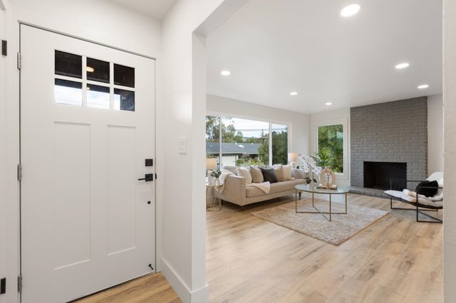 4072 Oak Hill Rd, Oakland, CA 94605