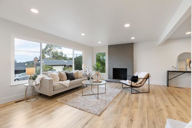 4072 Oak Hill Rd, Oakland, CA 94605