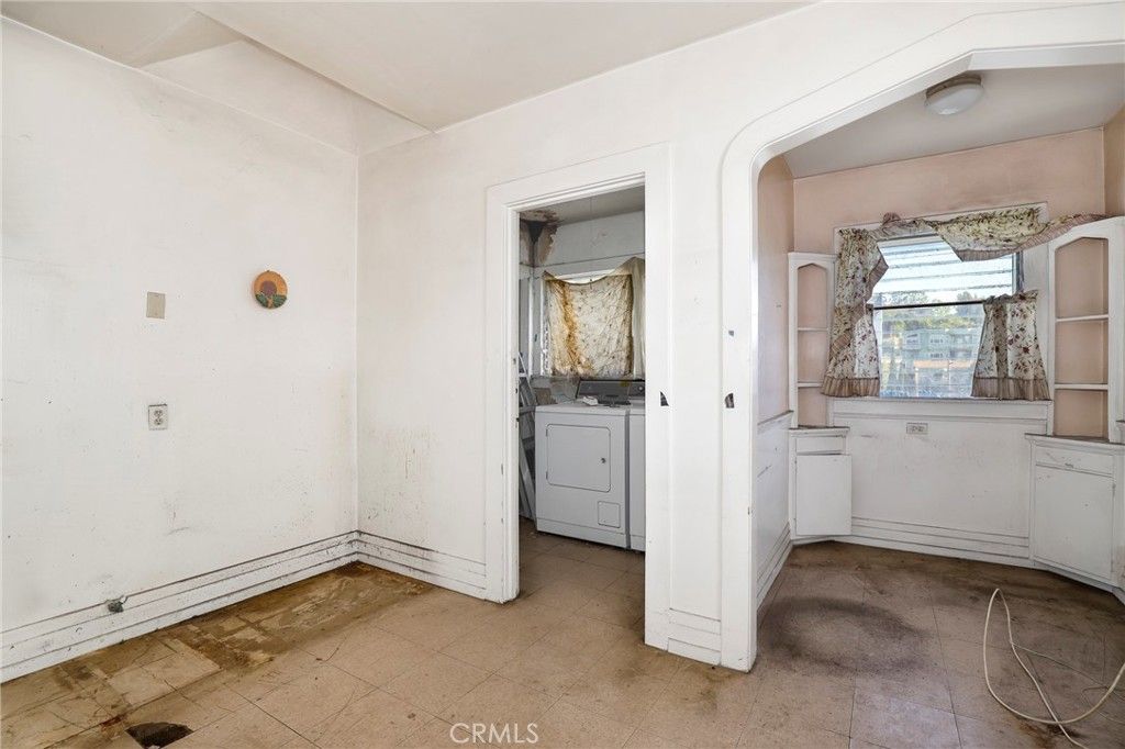 Image 10 of property listing at 2621 Silver Ridge, Los Angeles, CA 90039