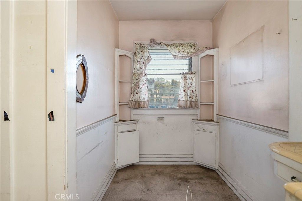 Image 12 of property listing at 2621 Silver Ridge, Los Angeles, CA 90039