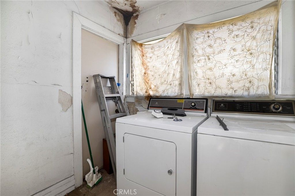 Image 13 of property listing at 2621 Silver Ridge, Los Angeles, CA 90039