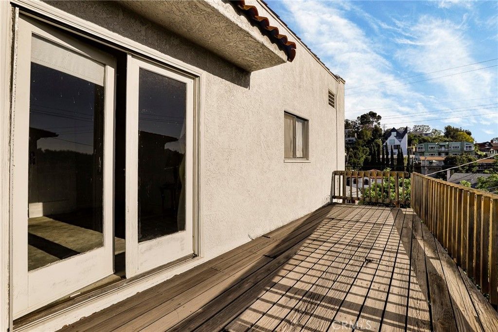 Image 17 of property listing at 2621 Silver Ridge, Los Angeles, CA 90039