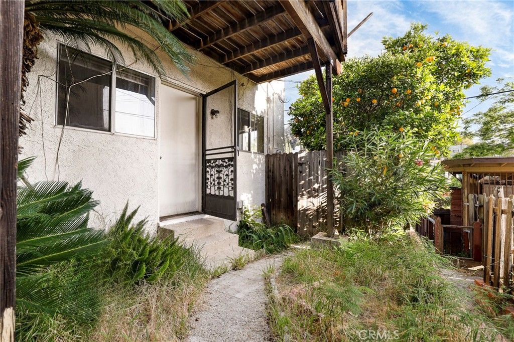 Image 19 of property listing at 2621 Silver Ridge, Los Angeles, CA 90039