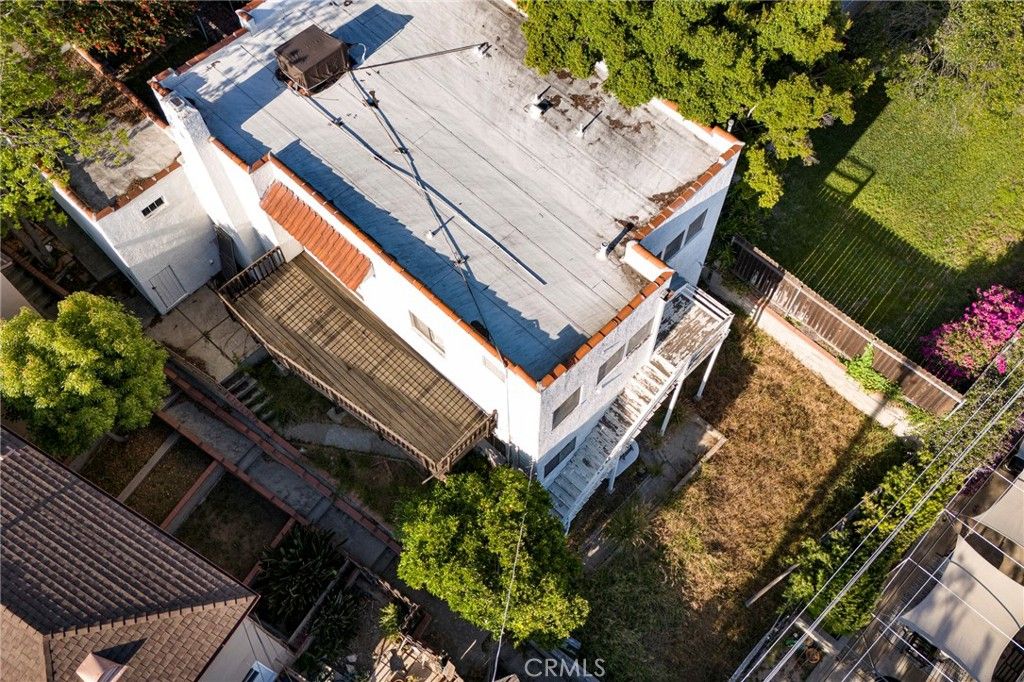 Image 30 of property listing at 2621 Silver Ridge, Los Angeles, CA 90039