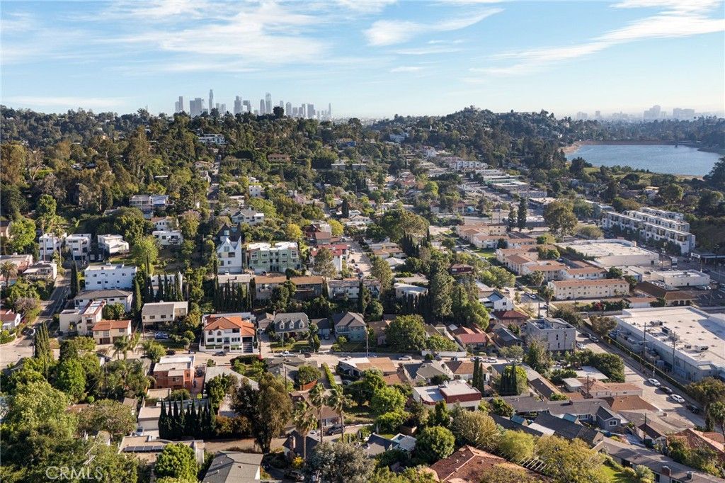 Image 31 of property listing at 2621 Silver Ridge, Los Angeles, CA 90039