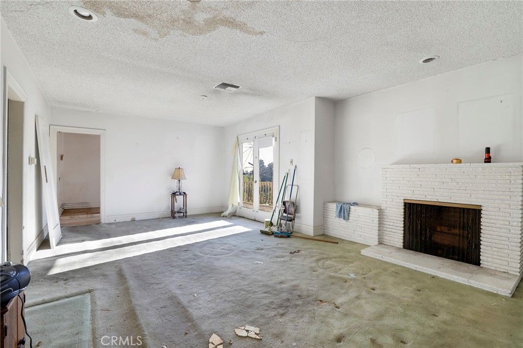 Image 4 of property listing at 2621 Silver Ridge, Los Angeles, CA 90039