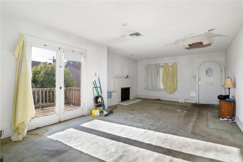 Image 6 of property listing at 2621 Silver Ridge, Los Angeles, CA 90039