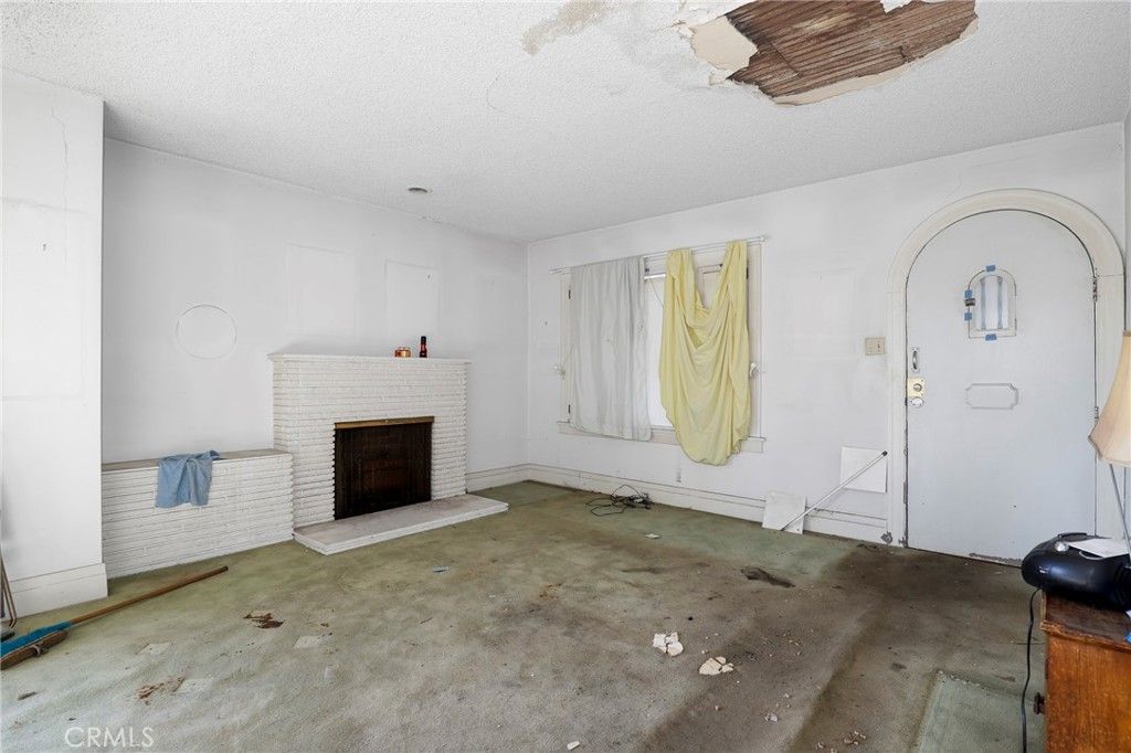 Image 8 of property listing at 2621 Silver Ridge, Los Angeles, CA 90039