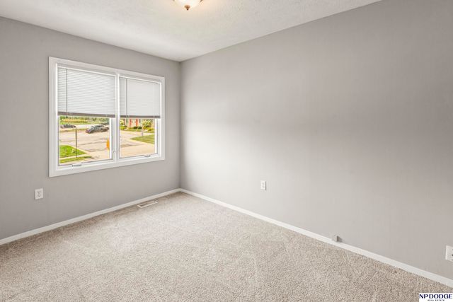 7215 S 81st Street, La Vista, NE 68128