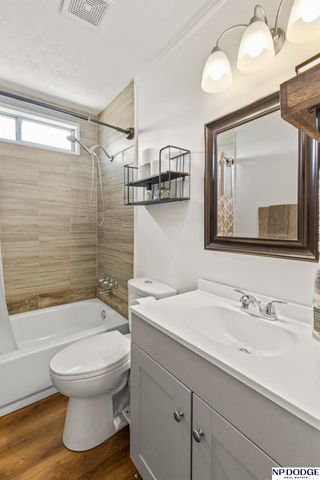 7215 S 81st Street, La Vista, NE 68128