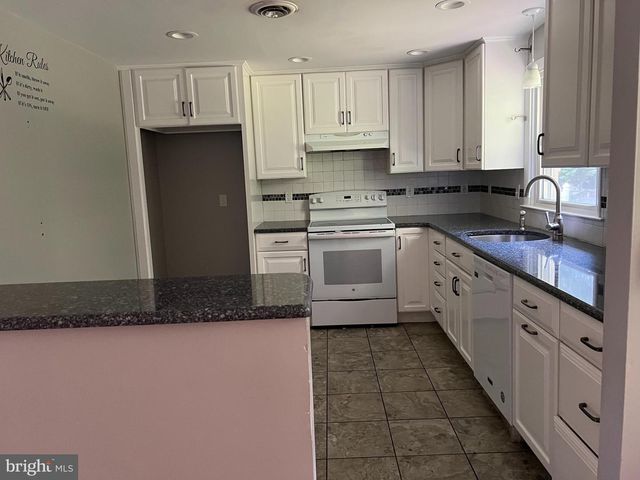 319 MEETINGHOUSE LN, Media, PA 19063
