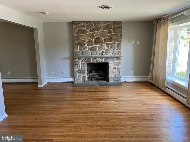 319 MEETINGHOUSE LN, Media, PA 19063