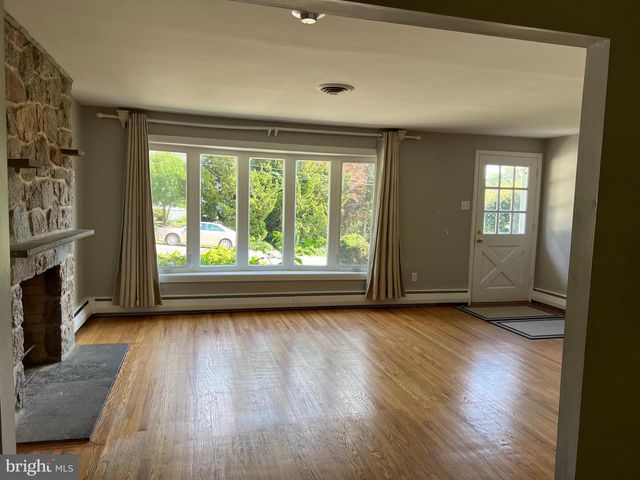 319 MEETINGHOUSE LN, Media, PA 19063