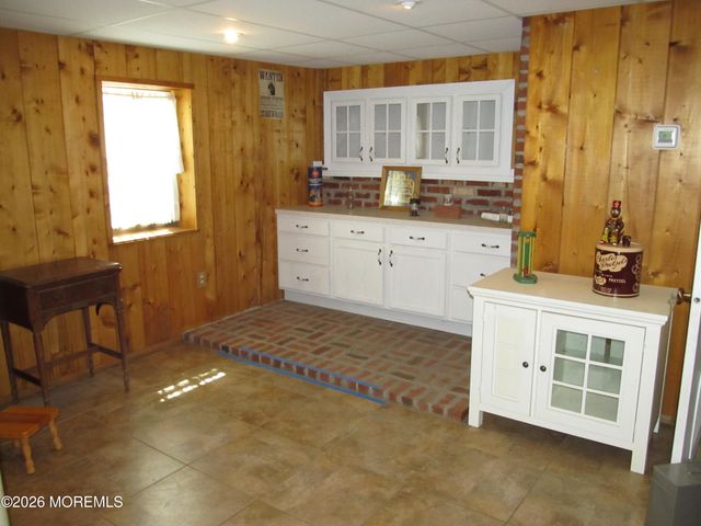 10 Hendrickson Drive, Cream Ridge, NJ 08514