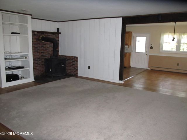 10 Hendrickson Drive, Cream Ridge, NJ 08514