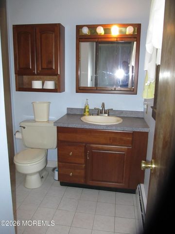10 Hendrickson Drive, Cream Ridge, NJ 08514